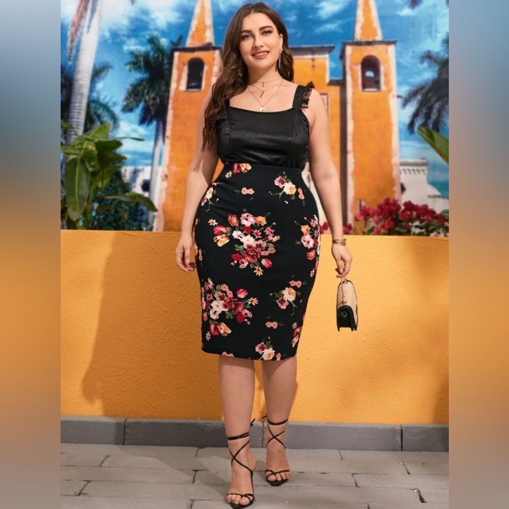 SHEIN- Floral Pull on Pencil Skirt